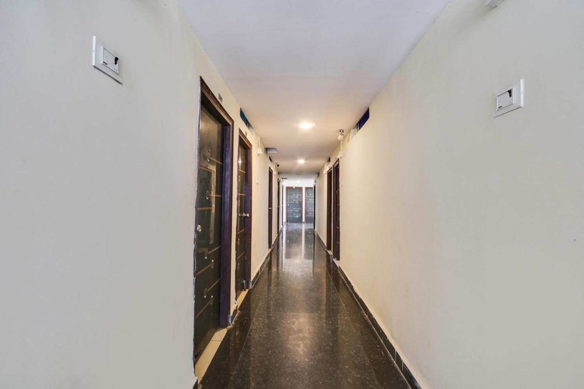Hotel O Grand Hotel And Lodge Sangareddy Extérieur photo